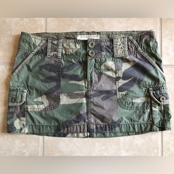 Abercrombie & Fitch Dresses & Skirts - Y2k vintage Abercrombie camo low rise mini skirt
